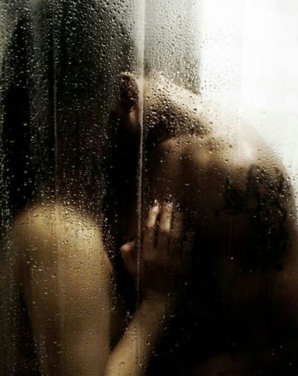 целоватьсяч под душем
